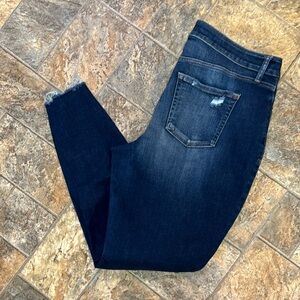 16w long Maurices edgely distressed skinny jeans.